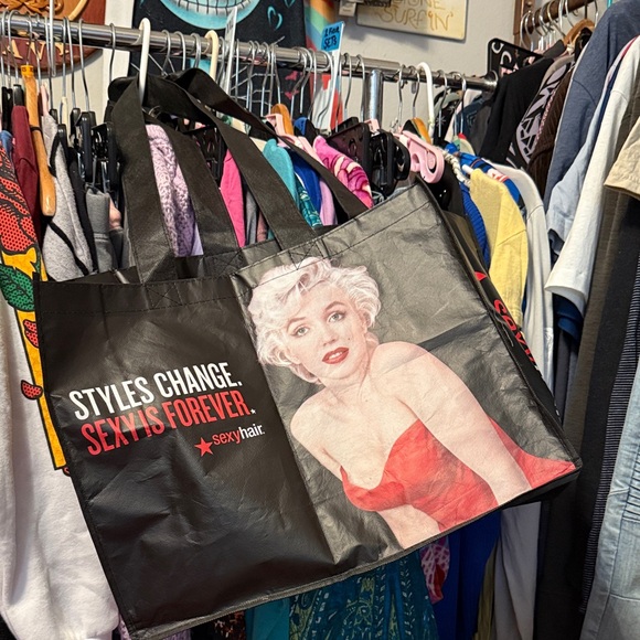 Marilynn Monroe Black and Red Tote Bag - Picture 1 of 1